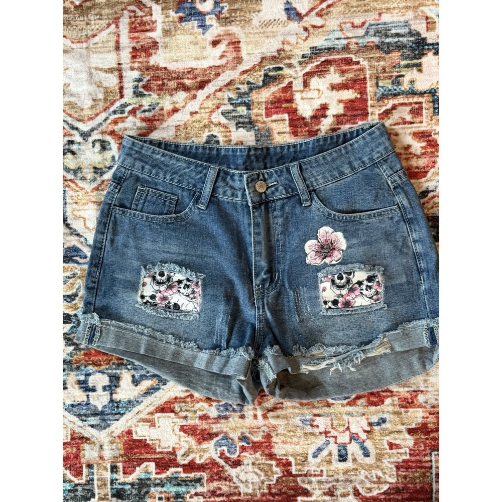 No Brand Women's Jean Shorts Skull & Flower Patches Distressed Size 8